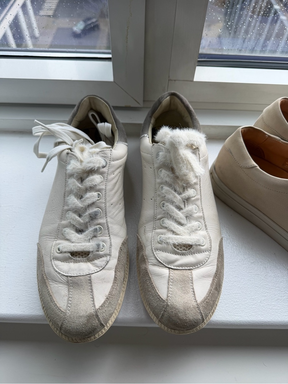Duke + Dexter White Leather Men’s Sneakers with Gray Suede. Size 10 US